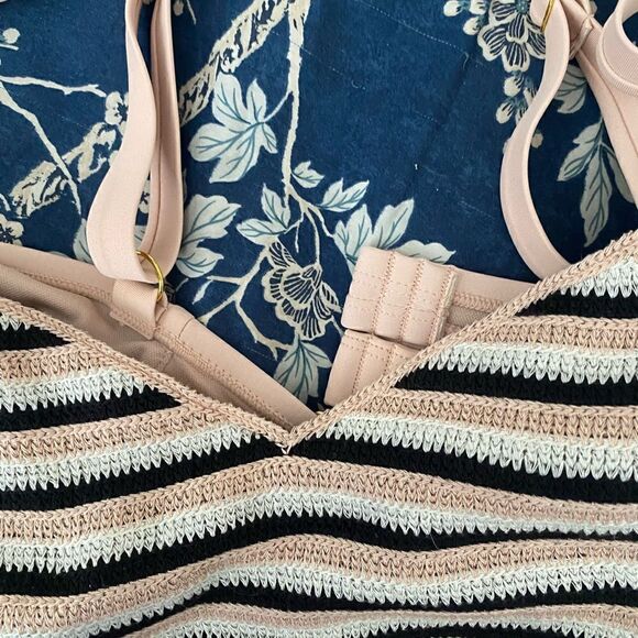 Plus size 2X bikini top with pink, beige & black crocheted knit front. Adj strap - Picture 12 of 12